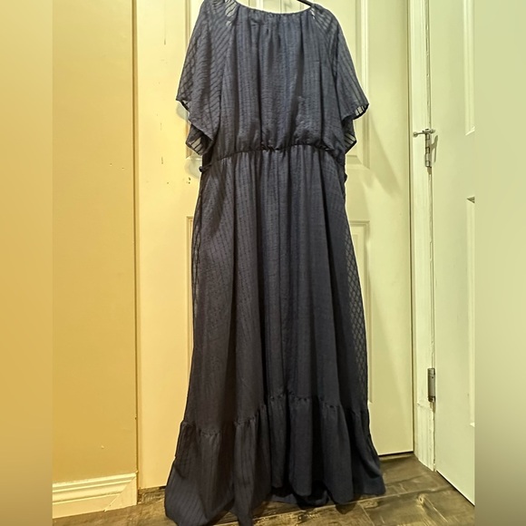 Bloomchic Plus Size Solid Striped Notched Ties Up Pocket Flutter Maxi Dress - Picture 4 of 7